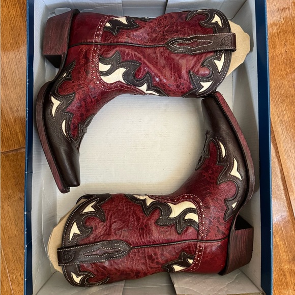 BareTraps Red and Brown Heeled Boots with Intricate Design - Picture 1 of 2
